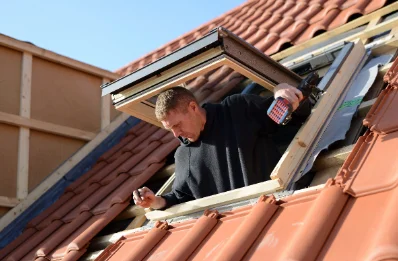 Pose de fenêtres de toit Velux à Loupes